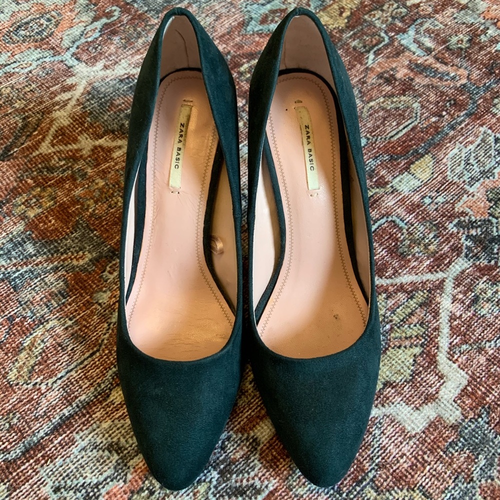 Zara - gorgeous forest green suede pumps, like new